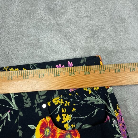Susan Graver Black Floral Capri Pants Women’s Size 16 Stretchy a1549 - Picture 2 of 10